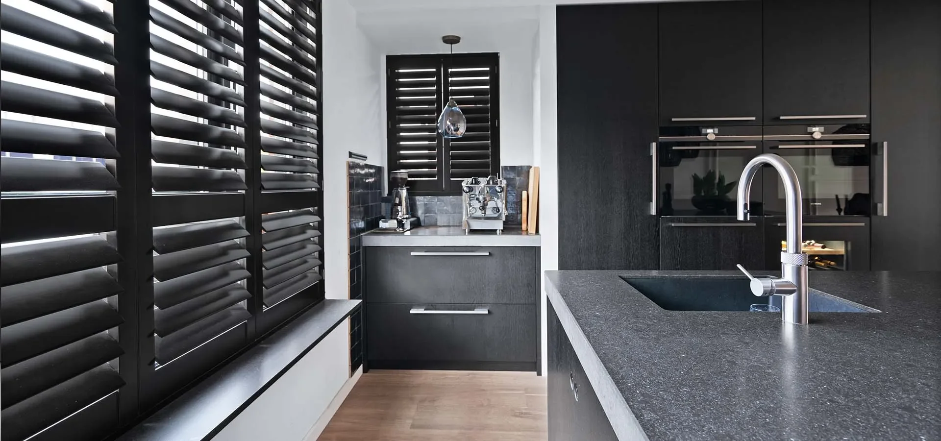 375-raamdecoratie_shutters-header.webp 375-raamdecoratie_shutters-header.webp